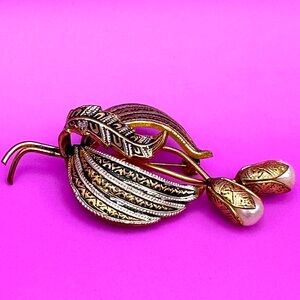 Spanish damascene flower brooch with faux pearls. Gorgeous!